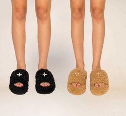 Slippers SMFK Black Velvet Fluffy Slippers Moda Moda Soled Cruzed Plelight Wear Flip-Flops Mulheres Q240520