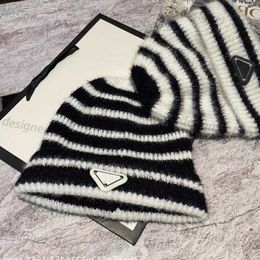 Beanie/Skull Caps Designer Hat New and Winter Black and White Knitted Hat Plush Stripe Couple Label Same Cold Hat Fashion Hat