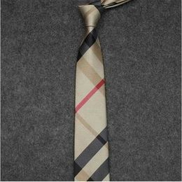 Neckband 2024 Ny mode Silk Tie Mens Fashion Märke KLASSIK CLESSEREDA ALLA UNGEN MÄNNER DAMER DESIGNER S högkvalitativa handgjorda sidengåvor