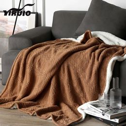 Blankets YIRUIO Elegant Thick Warm Sherpa Blanket Delicate V Stripe Fluffy Hairy Soft White Beige Brown Decorative Sofa Bed Throw