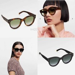 Designer Sunglassessunglasses Monogram Soft Cat Eye Sunglasses Classic Acetate Round Frame Temple with Flower Mirror Legs with Metal Decoration at the Tail Z1526w