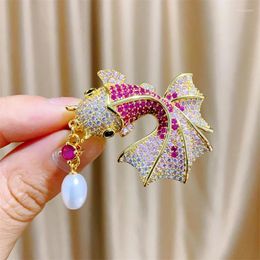 Brooches High-end Shiny Cubic Zirconia Lovely Goldfish Brooch Luxury Natural Freshwater Pearl Corsage Female Accessories Pins Badge