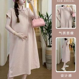 Maternity Dresses Pregnant womens summer short sleeved slow dress fashionable and loose fitting knee length printed striped T-shirt d240520
