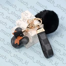 Leather Mouse Pompoms Plush Top Designer Louiseviution Keychain Tassel Pendant Charm Keyring Holder Men Women Louiseviution Shoe Keychain Fashion Gift 631