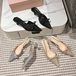 Show out Slingbacks Designer sandalo Sandale Bow Diamond Scarpe puntate Sandalo Sandalo Sciano Summer Party Abito di lusso Wrap della caviglia di lusso (scarpe tallone gattino di alta qualità