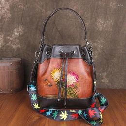 Shoulder Bags Johnature Retro Women Bucket Bag 2024 Genuine Leather Embossed Leisure Soft Cowhide Handbag Messenger