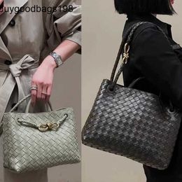 Bottegvenets Andiamos Bags 2024 New Niche Metal Rope Buckle Woven Tote Bag Leather One Shoulder Portable Womens Large Capacity Old Money Style