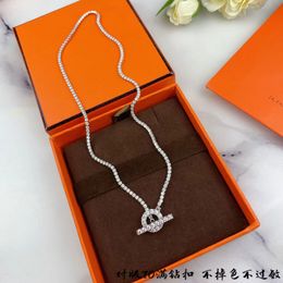 Роскошный дизайнерский дизайнер бренд подвесной ожерелья мужчины Женщины хип -хоп ожерелье с 4 -миллиметровой теннисной цепочкой с 4 -миллиметровой