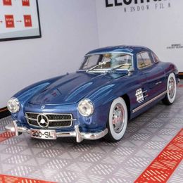 Diecast Model Cars New 1 24 Mercedes-Benz 300SL Alloy Car Model Diecast Metal Classic Vehicle Car Model Simulation Sound Light Collection Toy Gift Y2405203SGD