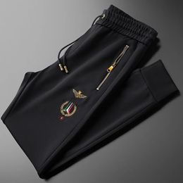 Spring Mens Fashion Black Hosen bestickt gelegentlich Jogginghosen Schnüre-up Herrenhose Metall Reißverschluss Taschen Streetwear Jogger 240508