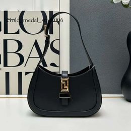 Versa Fashion Top Bags Quality Designer Bag Magnetic Snap Closure Adjustable Shoulder Strap Calfskin Casual Joker Portable Shoulder Bags Small Ladies Black. 5631