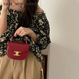 Design Bags Factory Shop Direct Mail Mini Small Bag Womens 2024 New Light Luxury Wedding Triumphal Arch Lock Saddle Single Shoulder Crossbody4O1Q