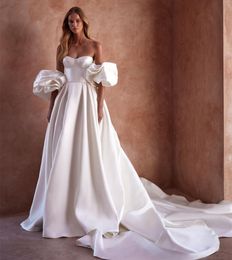 Stilig lång älskling satin bröllopsklänningar med puffärmar/fickor a-line vit sveptåg vestido de novia spets upp bakre brudklänningar för kvinnor