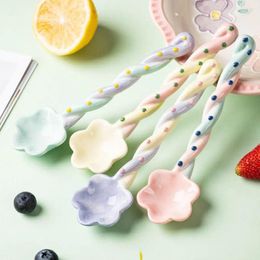 Spoons 4Pcs Pink Strawberry Shaped Ceramic Soup Spoon Dessert Ice Cream Flower Sugar Creative Cute Scoop
