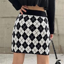 Skirts 2024 Fashion Retro Plaid Knitted Mini Skirt Large Autumn/Winter Diamond Wrapped Hip One Step Y2k Clothing