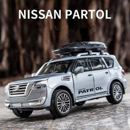 Diecast Model Cars 1 32 Nissan Patrol SUV Alloy Car Model Diecasts Metal Toy Off-road Vehicles Car Model Simulation Sound and Light Childrens Gifts Y240520WJJE