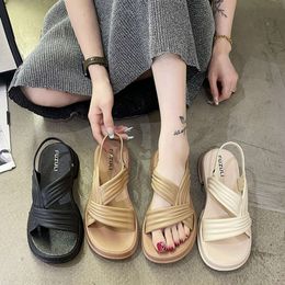 Designer Sandals 2024 Summer New Outwear Fashion Simple Versatile Womens Thick Sole Roman