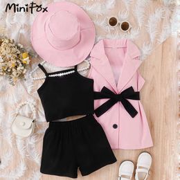 Clothing Sets MiniFox Girlss Blazer Sets Elegant Belted Lapel Blazer Jacket+Black Vest+Shorts+Sun Hat 4pcs Kids Clothes Girls Outfit Suit Y240520L9QZ