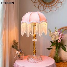 Table Lamps Vintage Style Bedroom Bedside Lamp French Elegant Home Tassel Decoration Desk Light Fabric Lampshade Glass Base