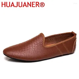 Casual Shoes Men Loafers Lightweight Leather Fashion Crocodile Pattern Breathable Driving Comfortable Summer Flat