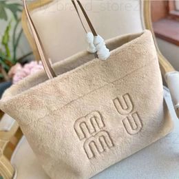 luxury Shopping bag Winter Plush handbag miui Sweet Adeline Sherpa Fashion miui bag Matelasse shoulder Bag Socialite temperament handbags wallet 658