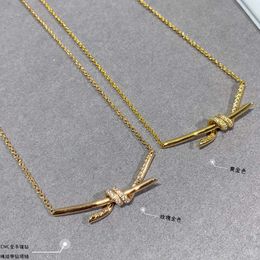 1TAG Tiffanyitys Tiffanies Pendants Rope Knot Necklace for Womens Top Style Rose Gold Cross Twisted High end Light Luxury Edition