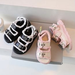 Mode Kinder Sandalen Schnallen klobige Quasten Summer Girls Beach Slider Pink Black 26-36 PU Leder Comfy Kinder Schuhe flach 240513