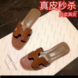 Designer Outdoor Slippers Fashionable Cool Slippers for Women Summer Net Red Wearing Fashion Anti Slip and Odour Resistant Genuine Leather Shoe Fdi6