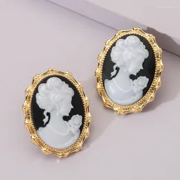 Stud Earrings Korean Fashion 2024 Trend Piercing Ear Lovely Temperament Simple Fashionable Portrait Pearl Women Jewelry