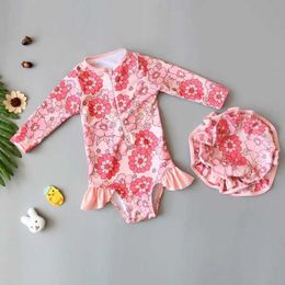 One-Pieces Girls swimsuit childrens floral jumpsuit summer beach sun protection integrated swimsuit with hat quick drying baby swimsuit d240521