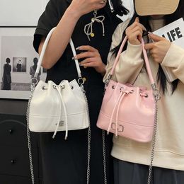 Fashionable niche drawstring bucket bag, stylish and versatile commuting handbag, Korean version with high-end temperament, one shoulder crossbody bag