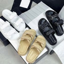 Sandals Designer Donne famose Slide Santale Santole Spacchi a forma di scarpe Scarpe Flip Bottom Flops Sum