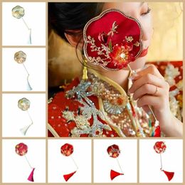Decorative Figurines Chinese Retro Good Luck Fan Wedding Hand Bouquets Handheld Flower With Tassels Ancient Delicate Pendant Gifts