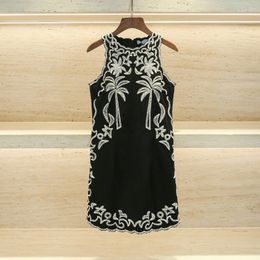 maje Black embroidery Women's two piece dress brand sets designer dress Bohemian dress new women dress Holiday style knitted tank top knitted vest women knitted set