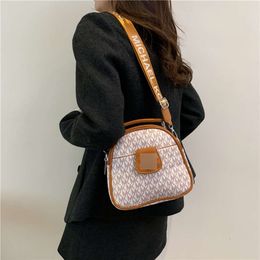 Brand New Korean Fashion One Shoulder Bag Crossbody Texture Shell Classic Letter Small Round Bag Women's Handbag