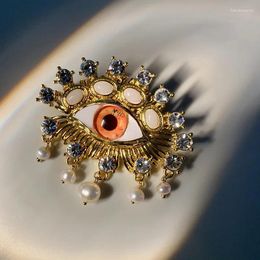 Brooches High-end Creative Eye Baroque Pearls Brooch Men's And Women's Unisex Pin Accessories