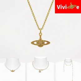 Designer Halskette Luxus Viviane Westwood Offizielle Website Mini Bas Relief Anhänger 1: 1 Perlen Anhänger Halskette Frauen 18K Gold Saturn Perlenschmuck