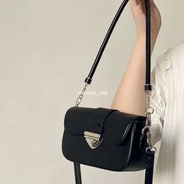2024 Evening Bags Korean Version Fashion Niche Design Shoulder Bag Womens Commuter Underarm Texture Crossbody Small Square