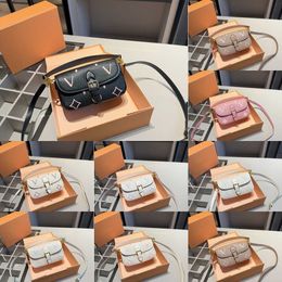 Women Designer Bags Shoulder Bag Genuine Leather Handbags Old Flower Diane Handbag Baguette Design Embossed Letters Stylish Handbag