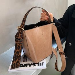 Shoulder Bags 2024 Trendy Crossbody Bag Designer Handbags Ladies Cute Bucket Patchwork Leopard Hand Small Leather Tote