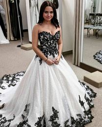 A Line Black And White Wedding Dresses Court Train Lace Appliques Sweetheart Neck Sleeveless Corset Plus Size New Gothic Bridal Gowns 2024