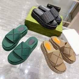 Sandali di alta qualità donne designer pantofole panvettatori con pantofole da tavolo a forma di solausci