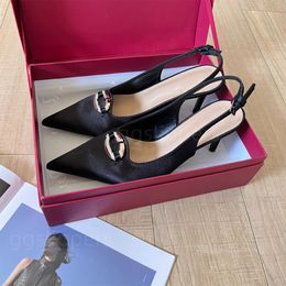 Sandali di lusso tacchi alti designer donna vestito scarpe vestito ronestone luminoso raso in pelle opaco con paillettes al tallone alto tallone con punta di piedi.