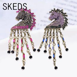 Brooches Middle Women Men Heavy Industry Crystal Horse Tassel Badges Vaintage Retro Unisex Gorgeous Animal Pendant Pins Corsages