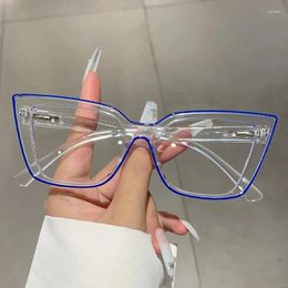 Sunglasses KAMMPT Triangle Cat Eye Glasses Fashion Stripes Rim Blue Light Blocking Eyeglasses Trendy Brand Designer Decoration Eyewear