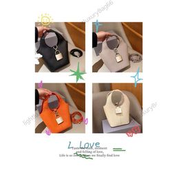 10A Lock The Vegetable Basket B Brand Designer Bag 18cm Designer Shoulder Bag Crossbody Bag Large Capacity And Durable