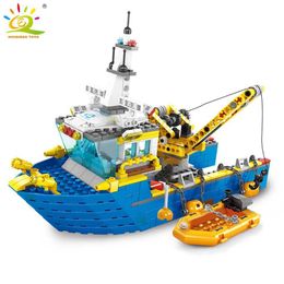 Model Set HUIQIBAO TOYS Engineering Ship Station Building Block Urban Building MOC Crane Boat Block Set Childrens Toys S2452196