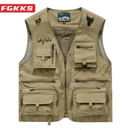 FGKKS Outdoor Leisure Vest Mens Multi-Pocket Breathable Outdoor Sports Coat High-Quality Design Leisure Vest Men 240516