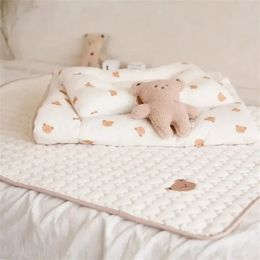 Little Bear Baby Urinary Mat Baby Waterproof Washable Cotton Bed Sheet Multi functional Childrens Mattress 240521