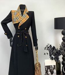 가을 2024 디자이너 럭셔리 패션 여성 트렌치 코트 바디 글자 인쇄 재킷 느슨한 벨트 재킷 여자 캐주얼 트렌치 코트